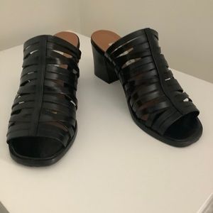 Etienne Aigner Leeza Black strappy sandal NWOT